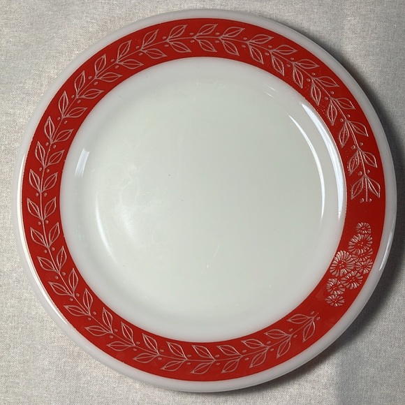 Vintage Laurel Leaf Corning Decor Dinnerware Plates (Set of 4) - Picture 2 of 9